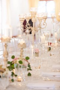 tenuta la valle - location per matrimoni in toscana - dettaglio allestimento tavoli con fiori e candele
