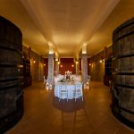 tenuta la valle - location per matrimoni in toscana - ingresso della cantina allestita per un matrimonio