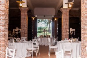 tenuta la valle - veduta della piscina esterna di villa gambino